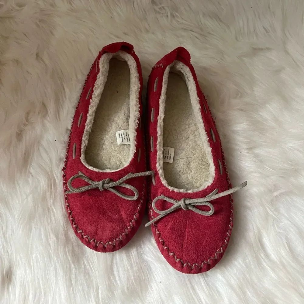 L.l.Bean Earth side red moccasins with faux fur lining size 8